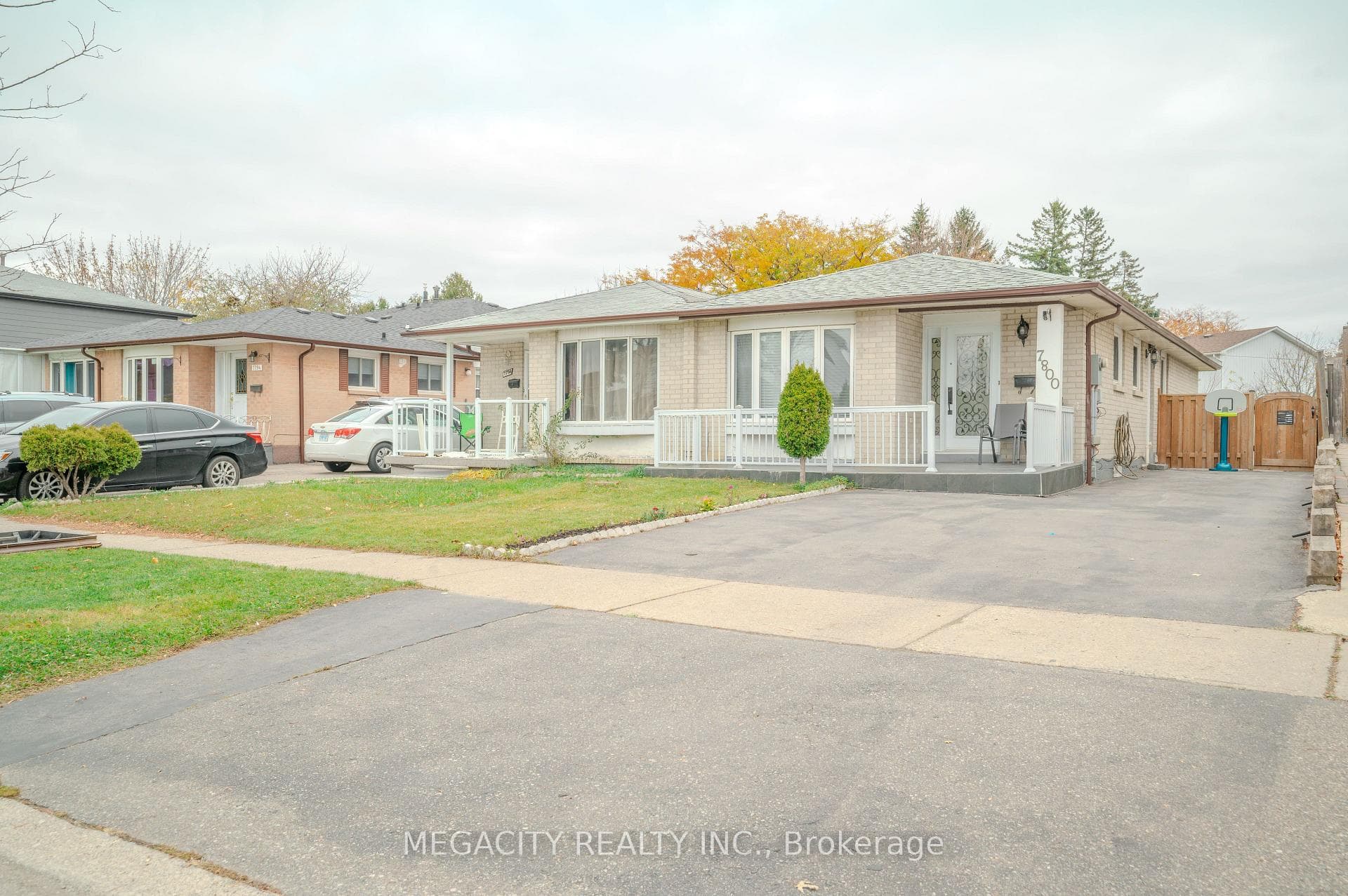 7800 Priory Crescent photo 1