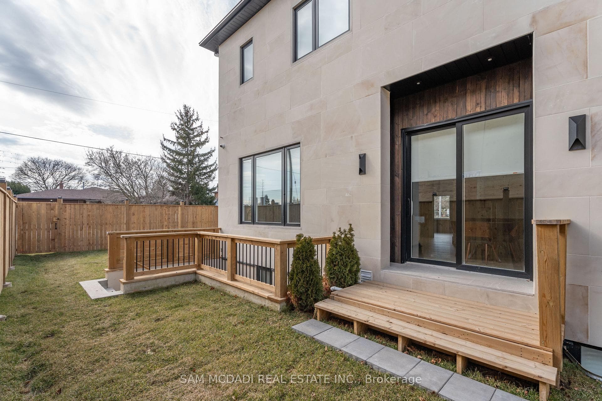 1019 Strathy Avenue photo 39