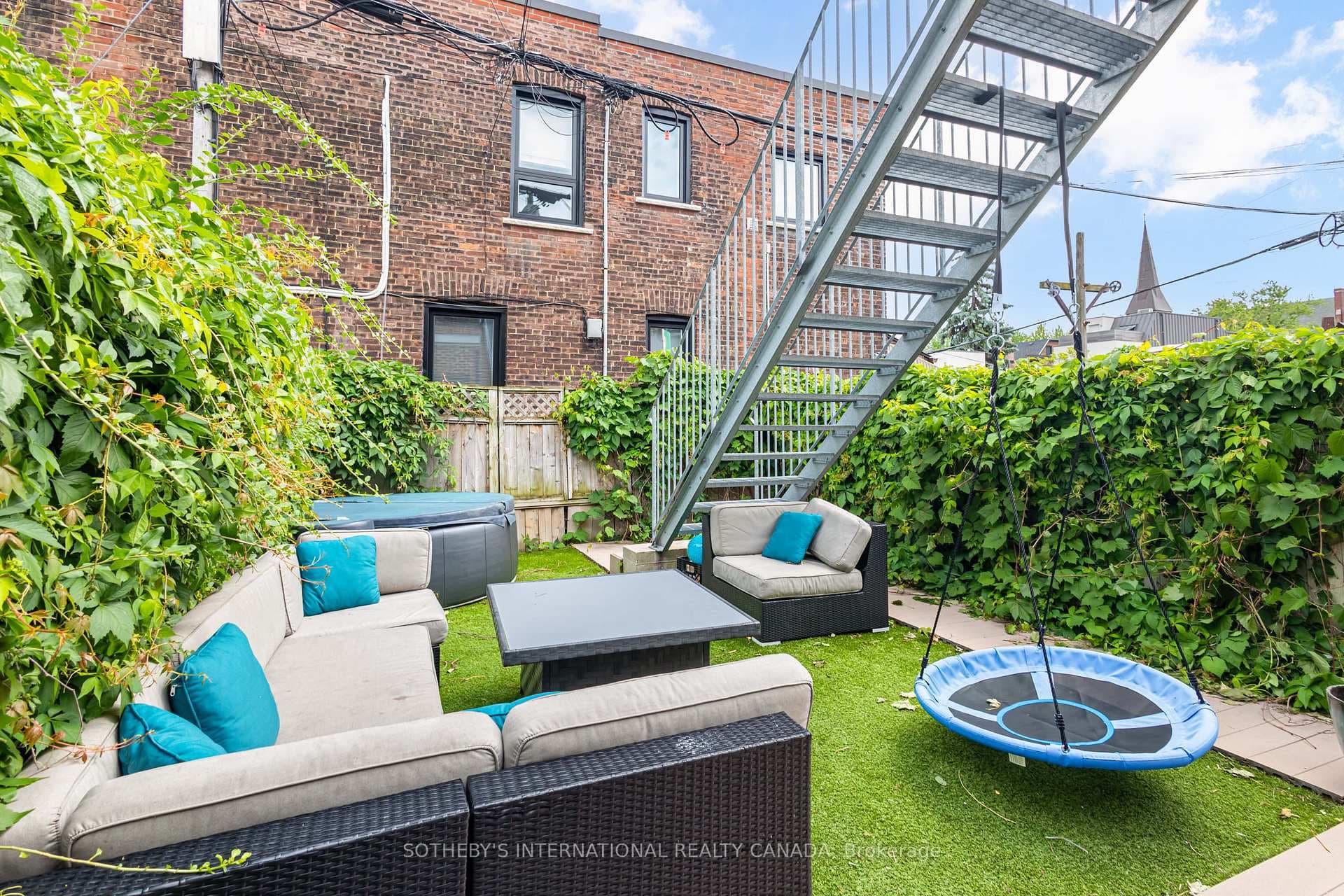 1213 College Street photo 45