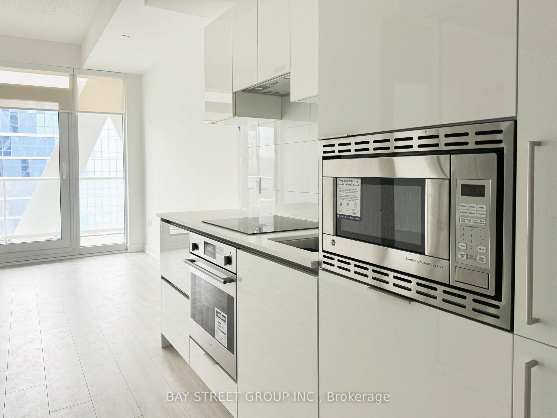 230 Simcoe Street Unit 2116 photo 14