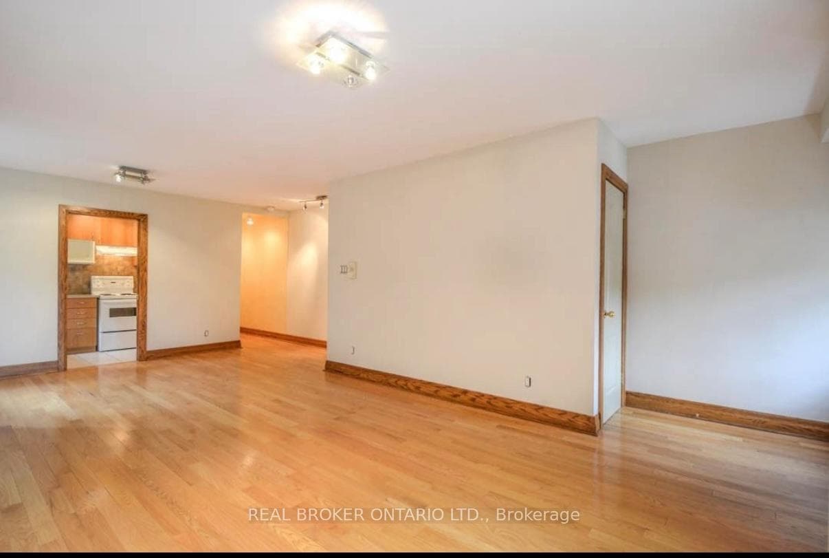 128 Braemar Avenue Unit Upper photo 3