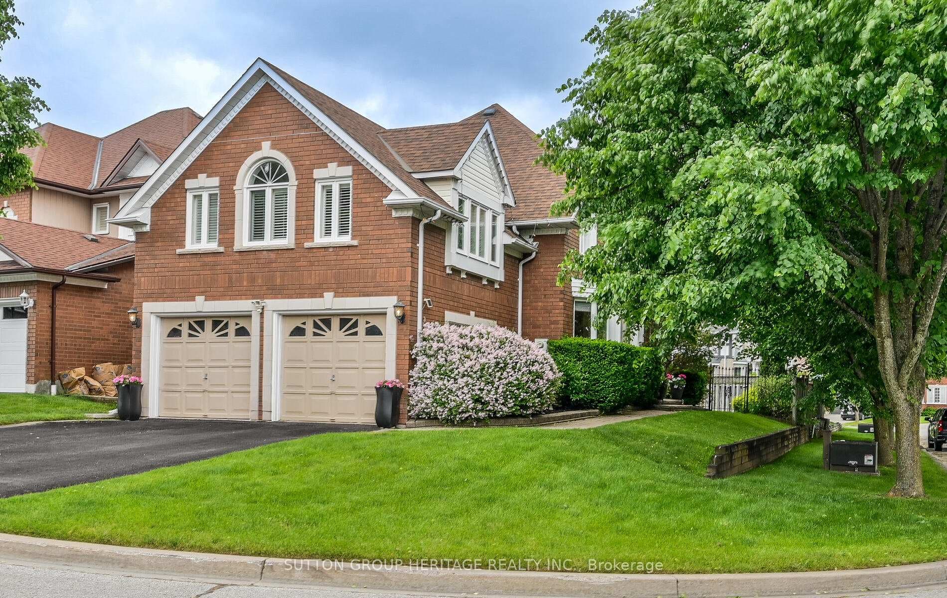 46 Mortimer Crescent photo 3