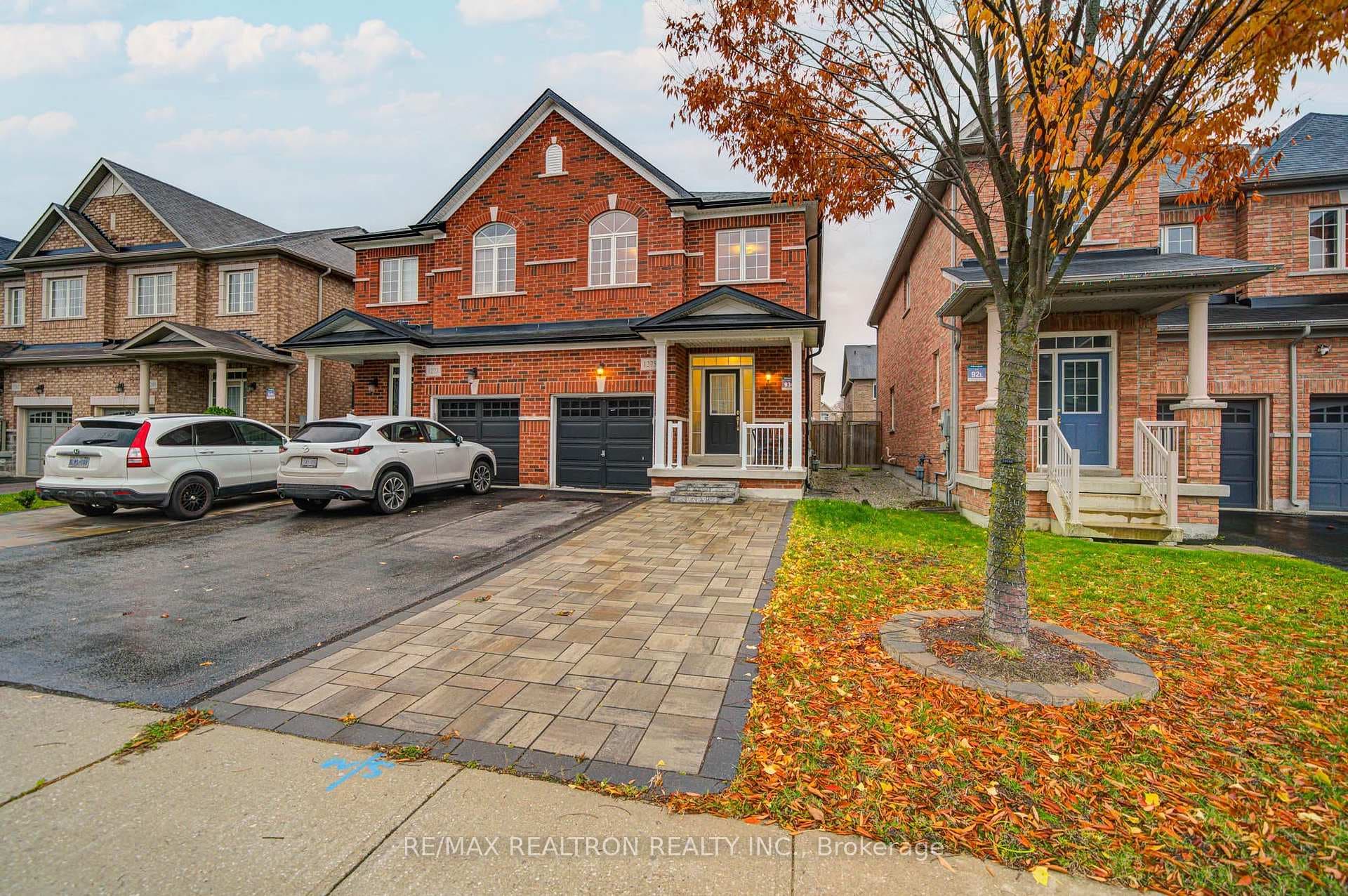 1275 Blencowe Crescent photo 1