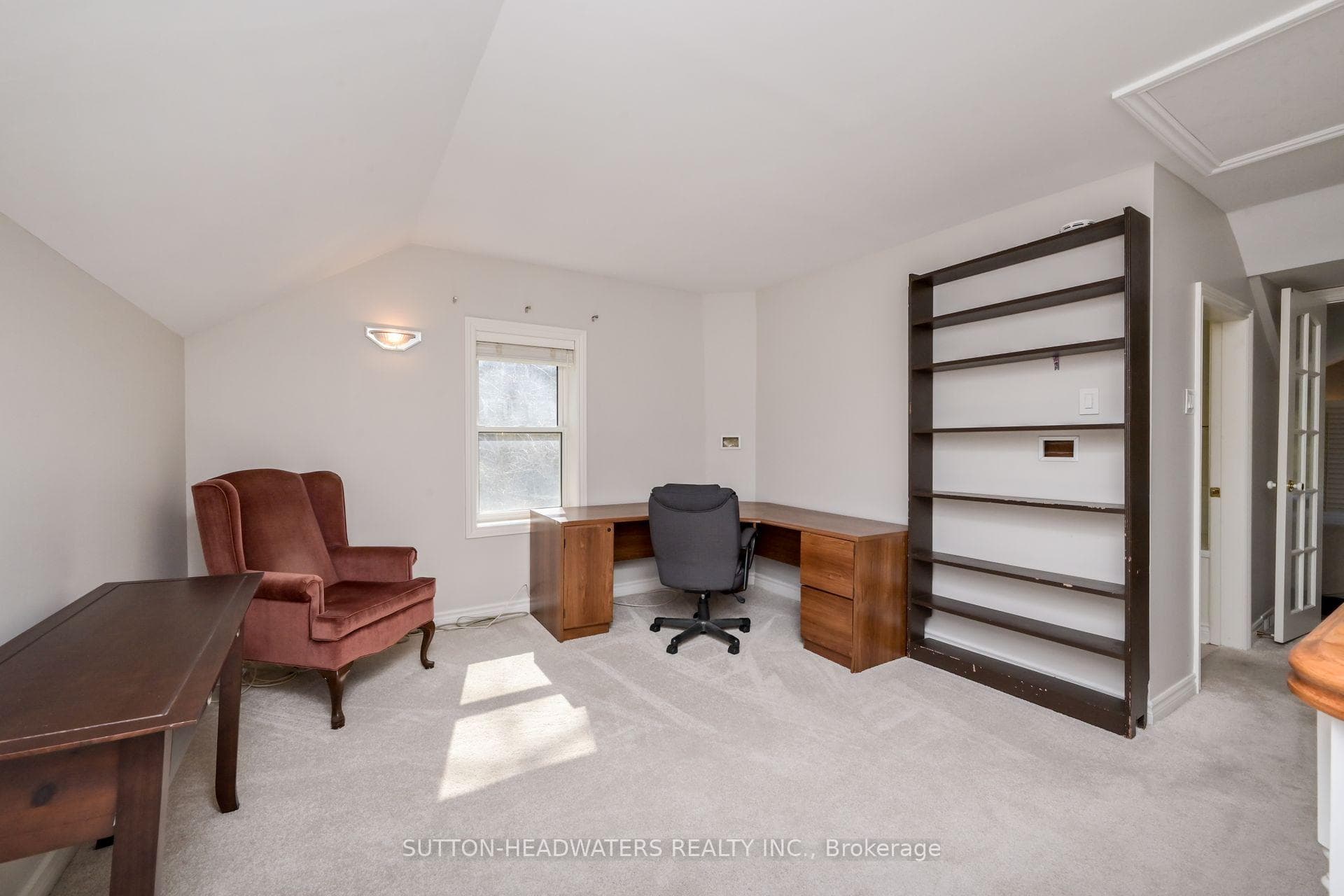 804 Forks Of The Credit Road photo 25