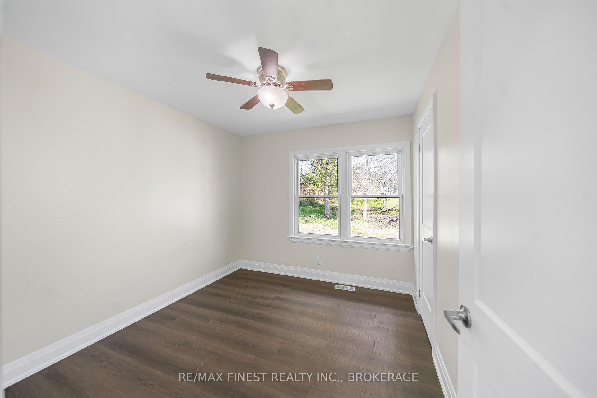 320 Academy Street photo 16