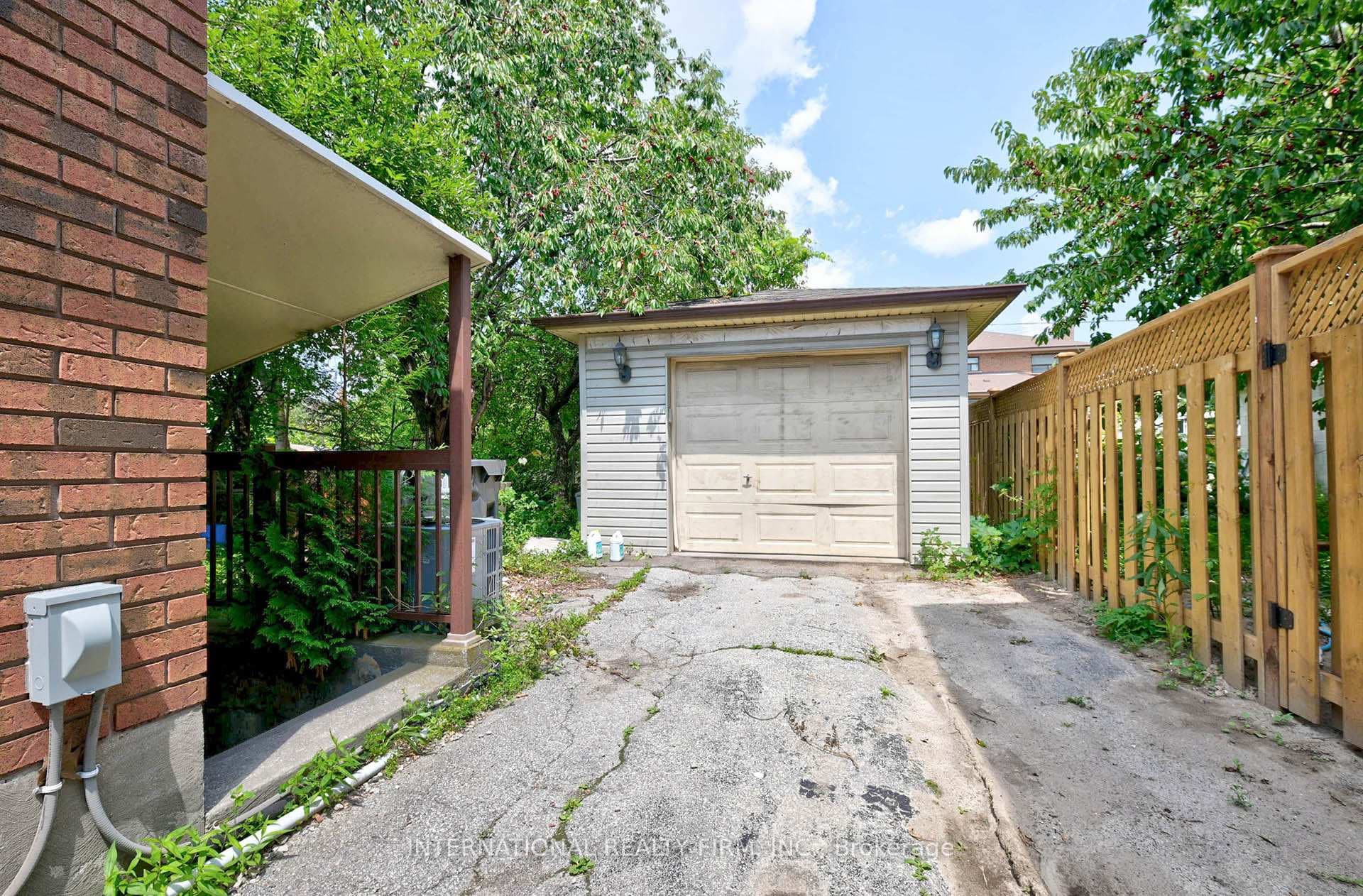 924 Glencairn Avenue photo 30
