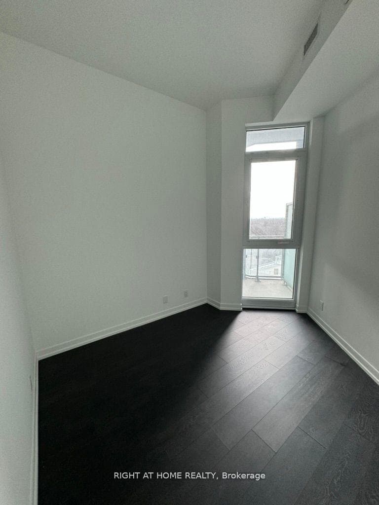 2020 Bathurst Street Unit 935 photo 5