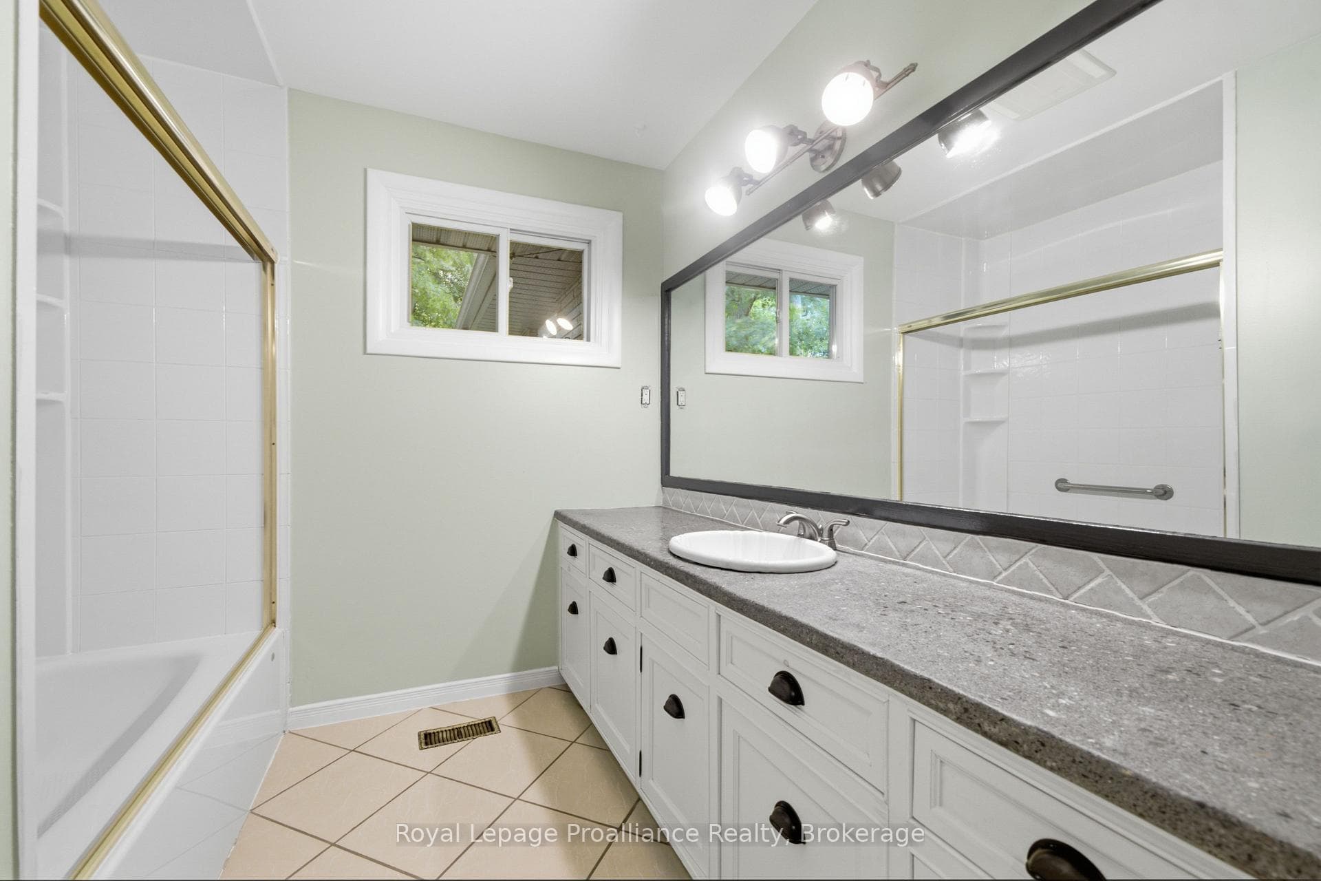 156 Pinehill Crescent photo 20