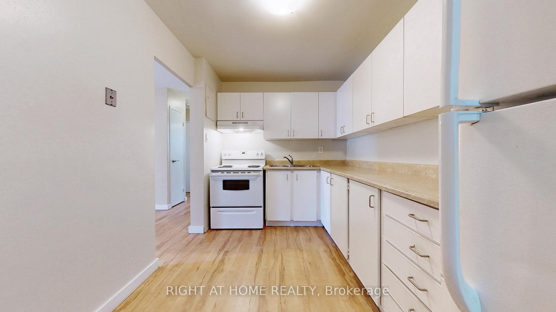 563 Mornington Avenue Unit 204 photo 3