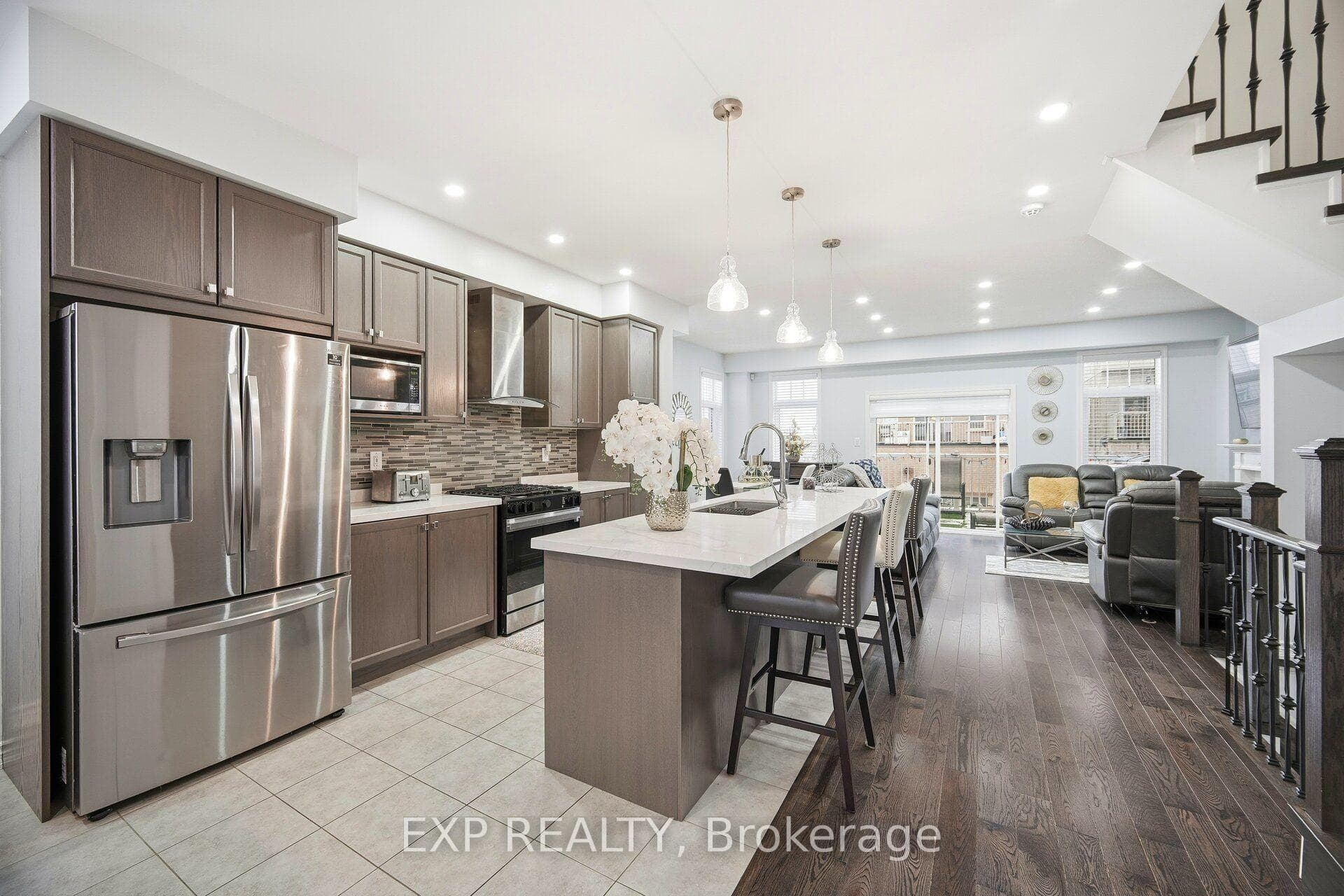 Granite Countertop. Top S/S Appliances