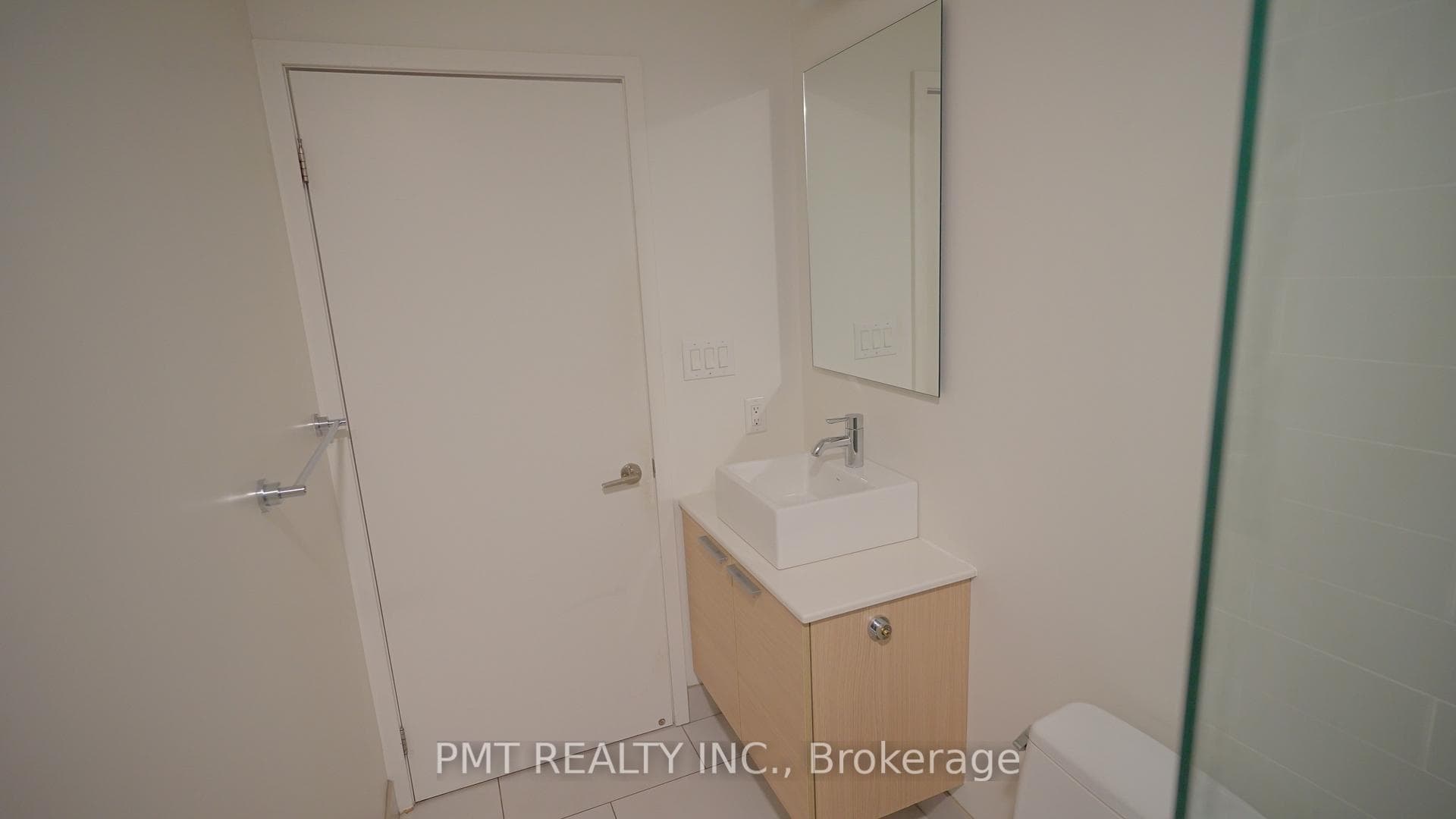 169 John Street Unit 803 photo 16