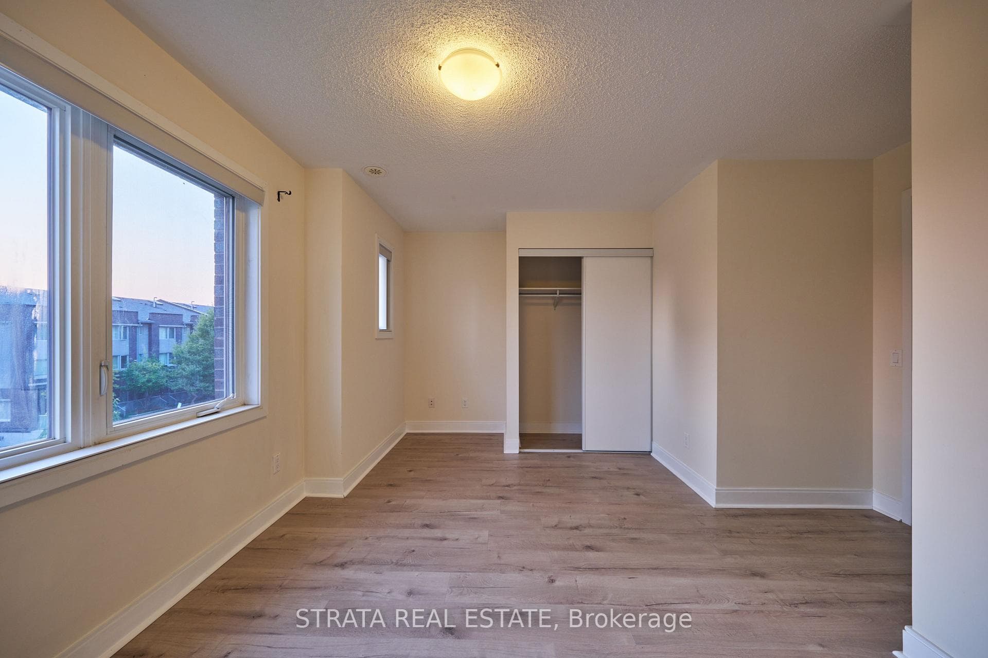 330 Village Green Square Unit 43-Rm 2 photo 4