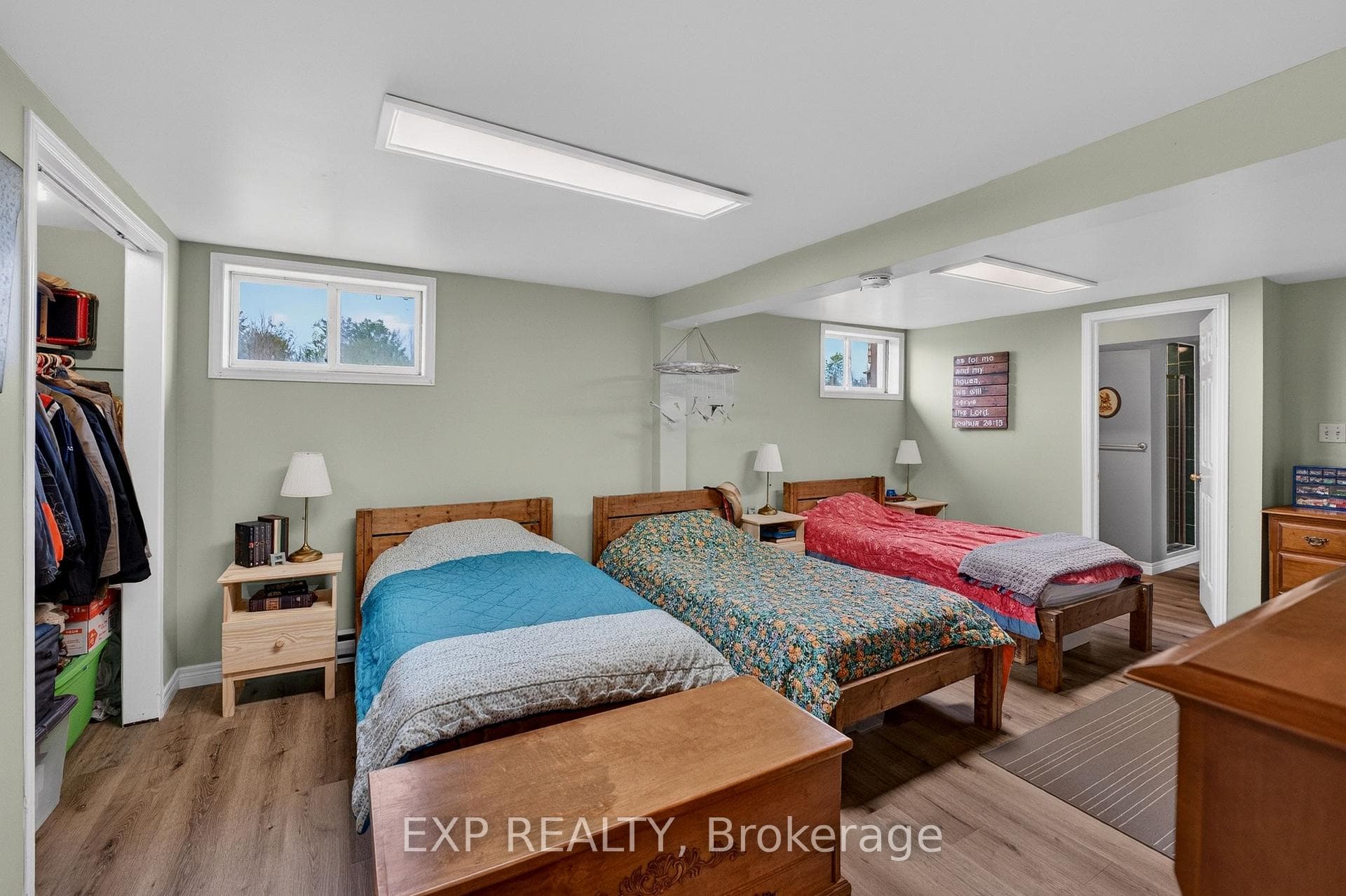2266 Pettit Road photo 35