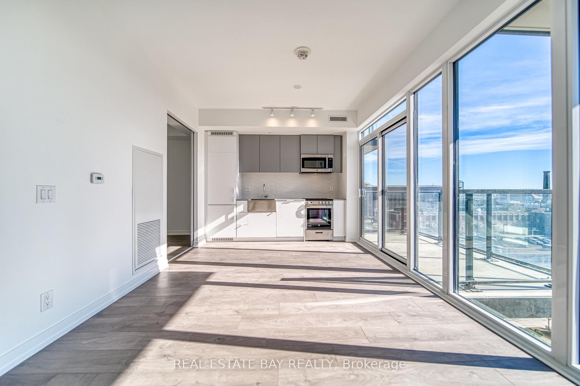 270 Dufferin Street Unit 606 photo 5