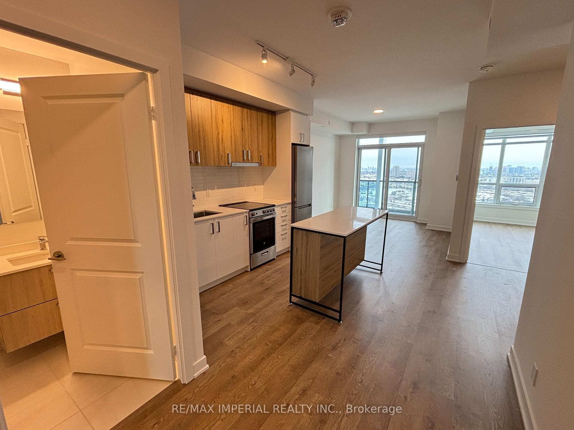 30 Upper Mall Way Unit 2801 photo 2