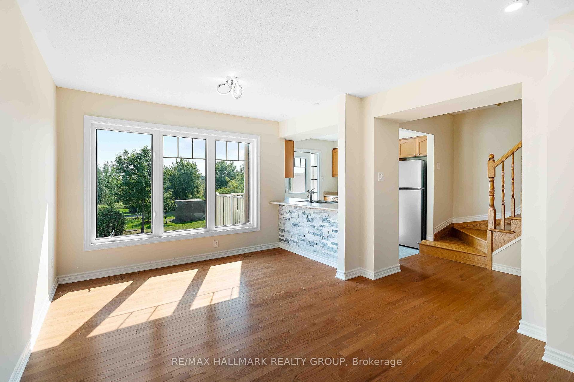 164 Sunshine Crescent photo 13