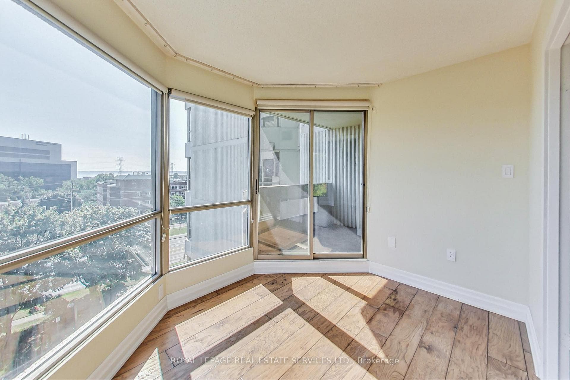 Den/Sun Room