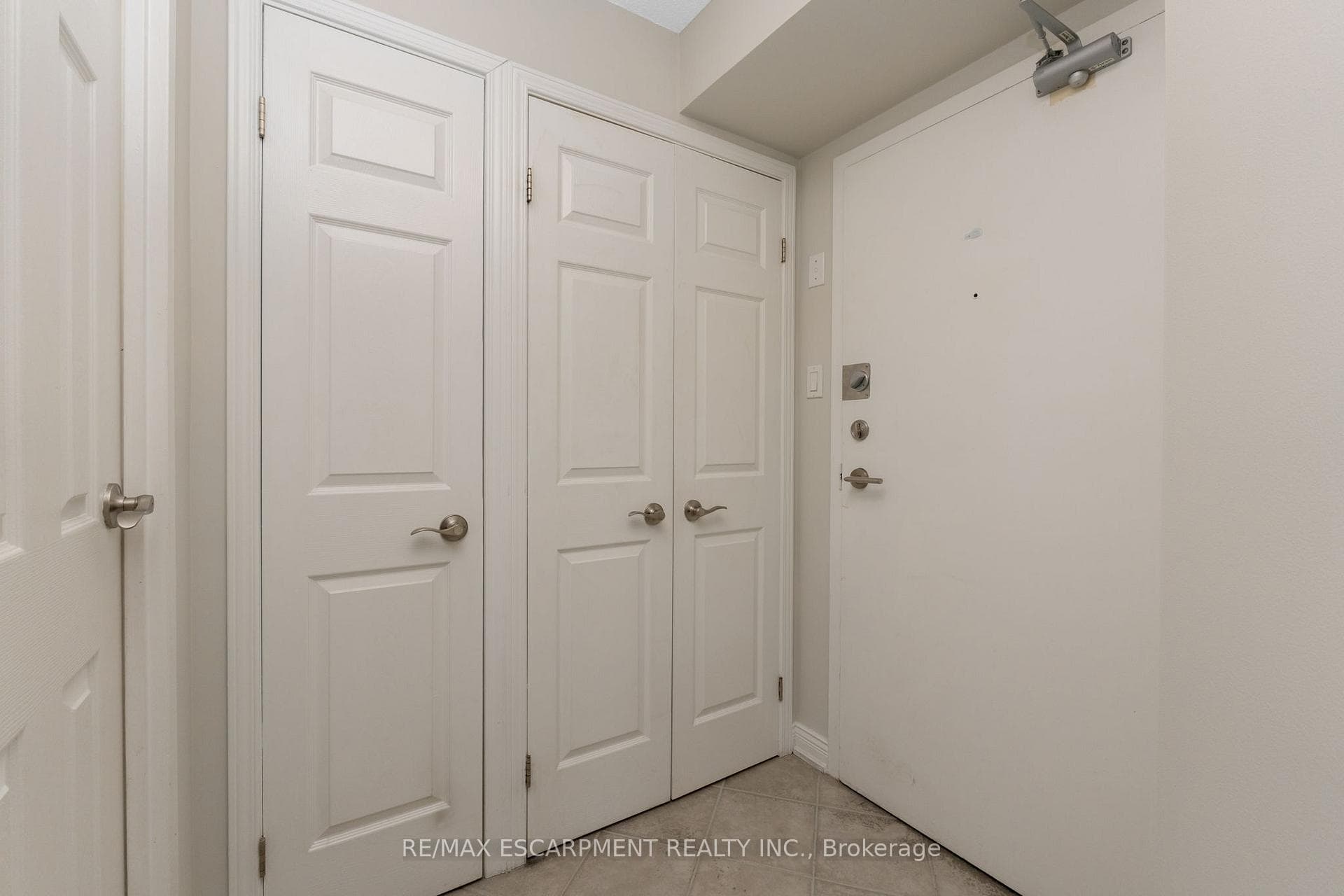 77 Maitland Place Unit 1709 photo 4