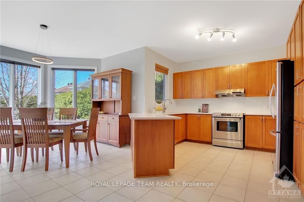 60 BIRCHFIELD Avenue photo 8