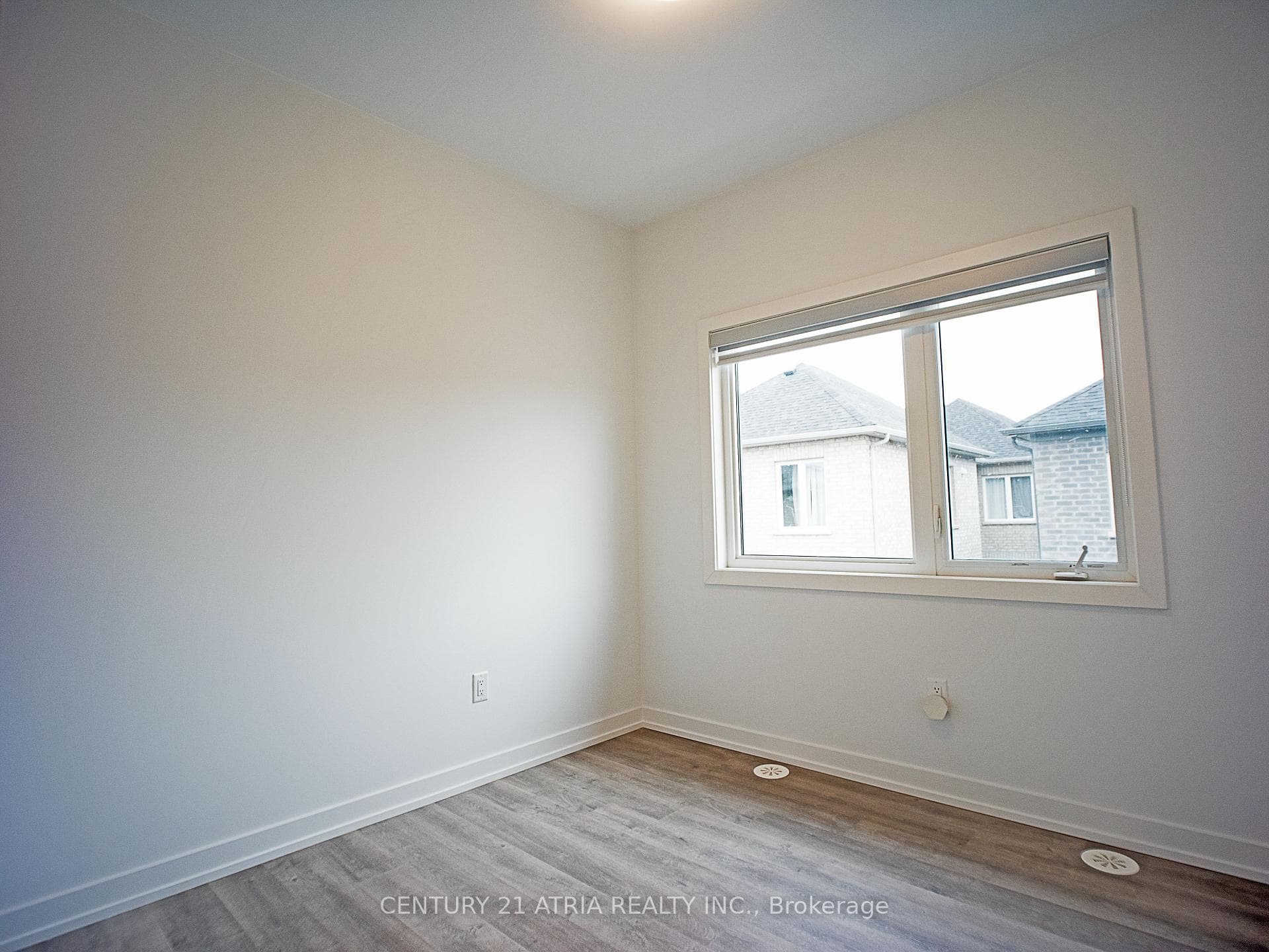 1 Sugarberry Avenue photo 2
