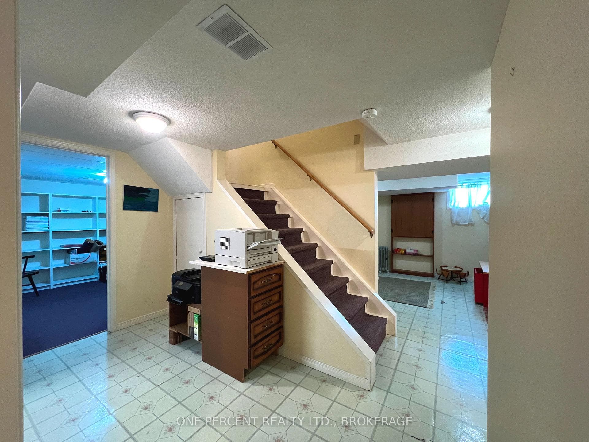 958 Chancery Street photo 35