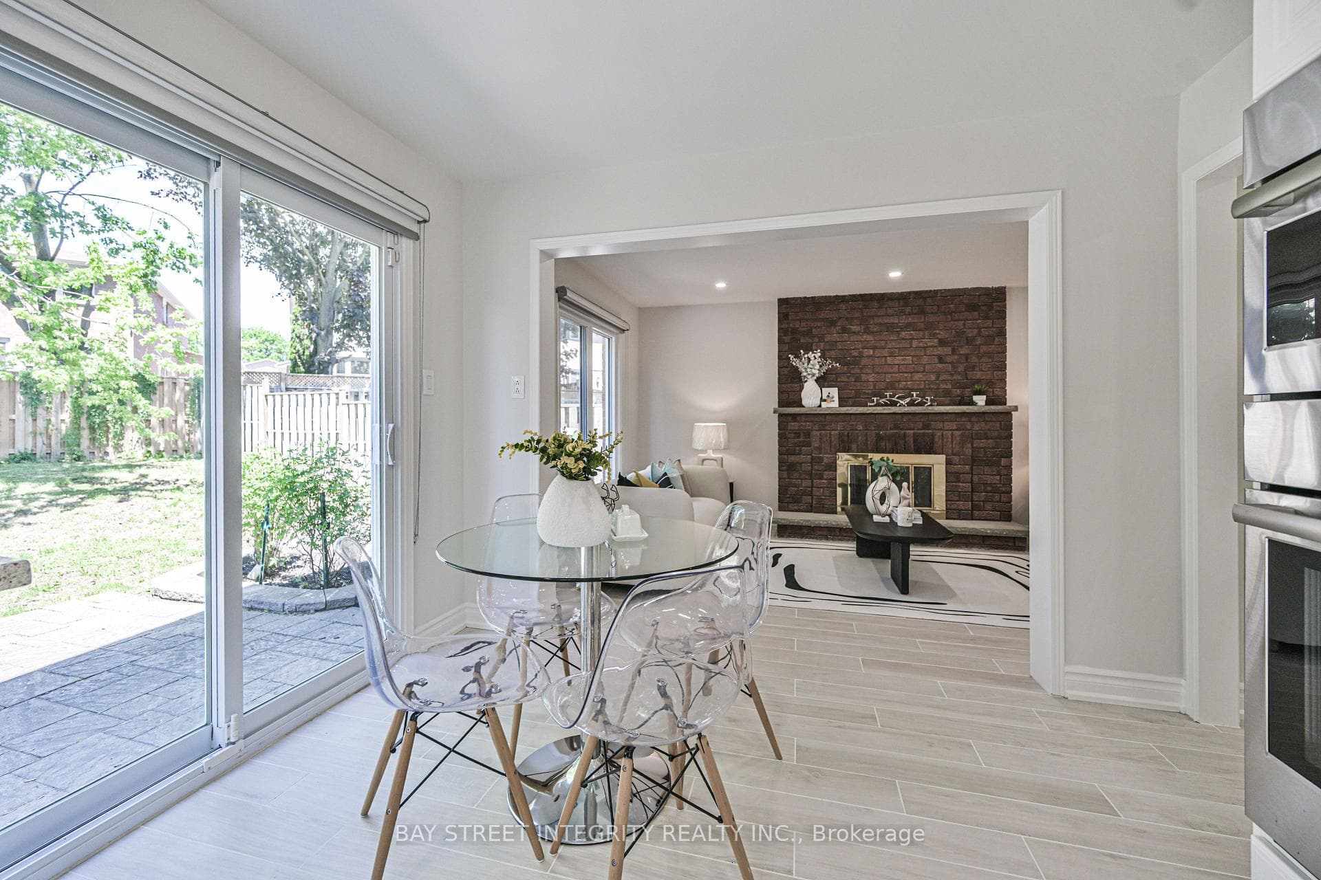 111 Michener Crescent photo 12