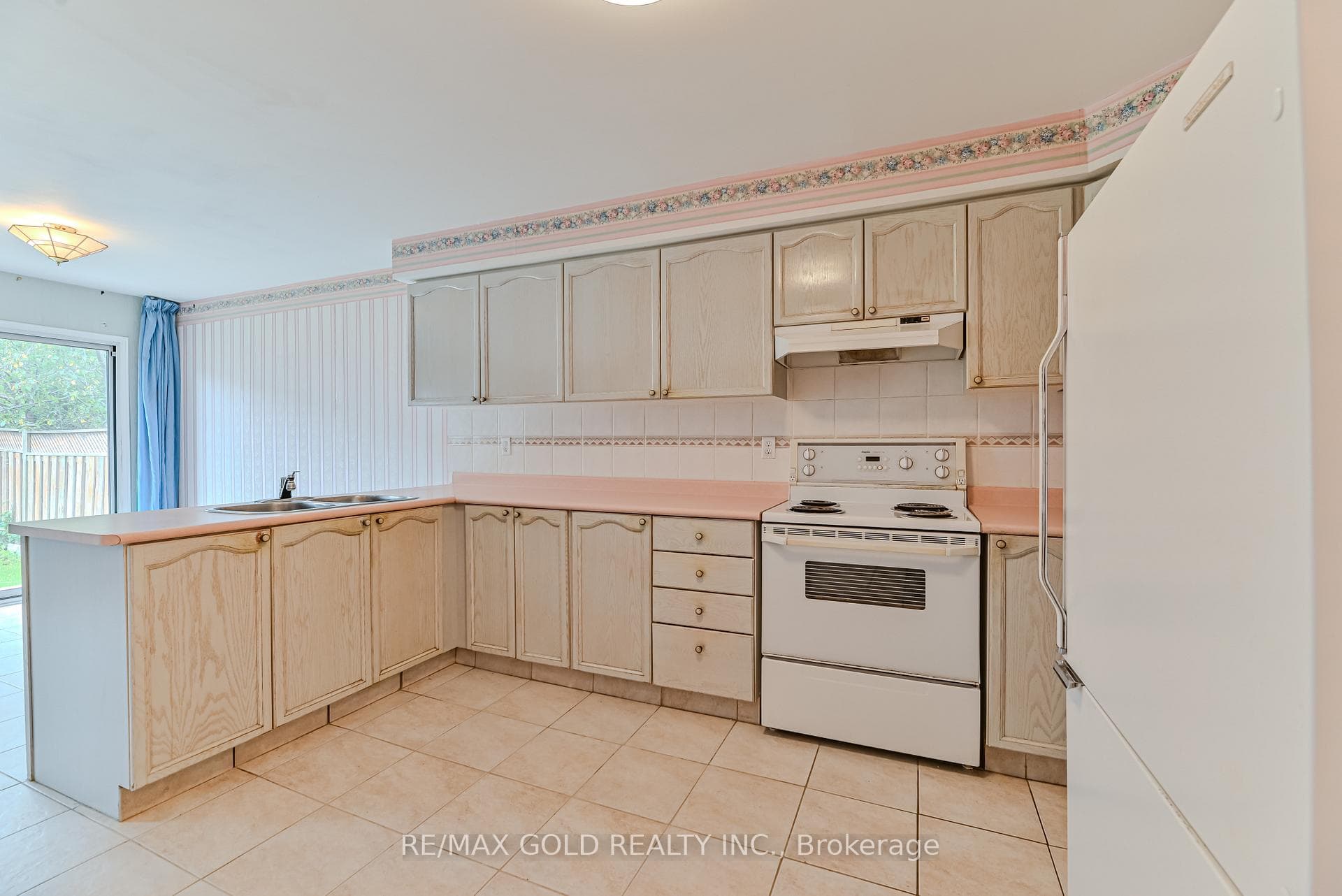 27 Bighorn Crescent photo 13