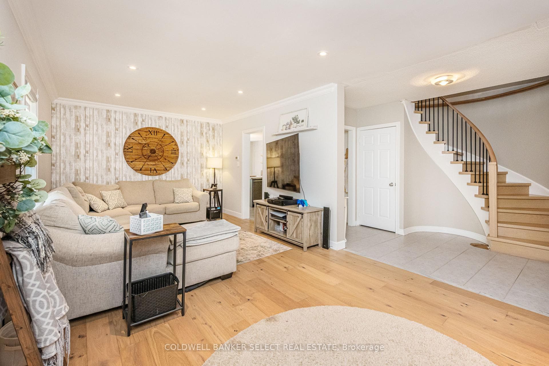 32 Coolspring Crescent photo 9