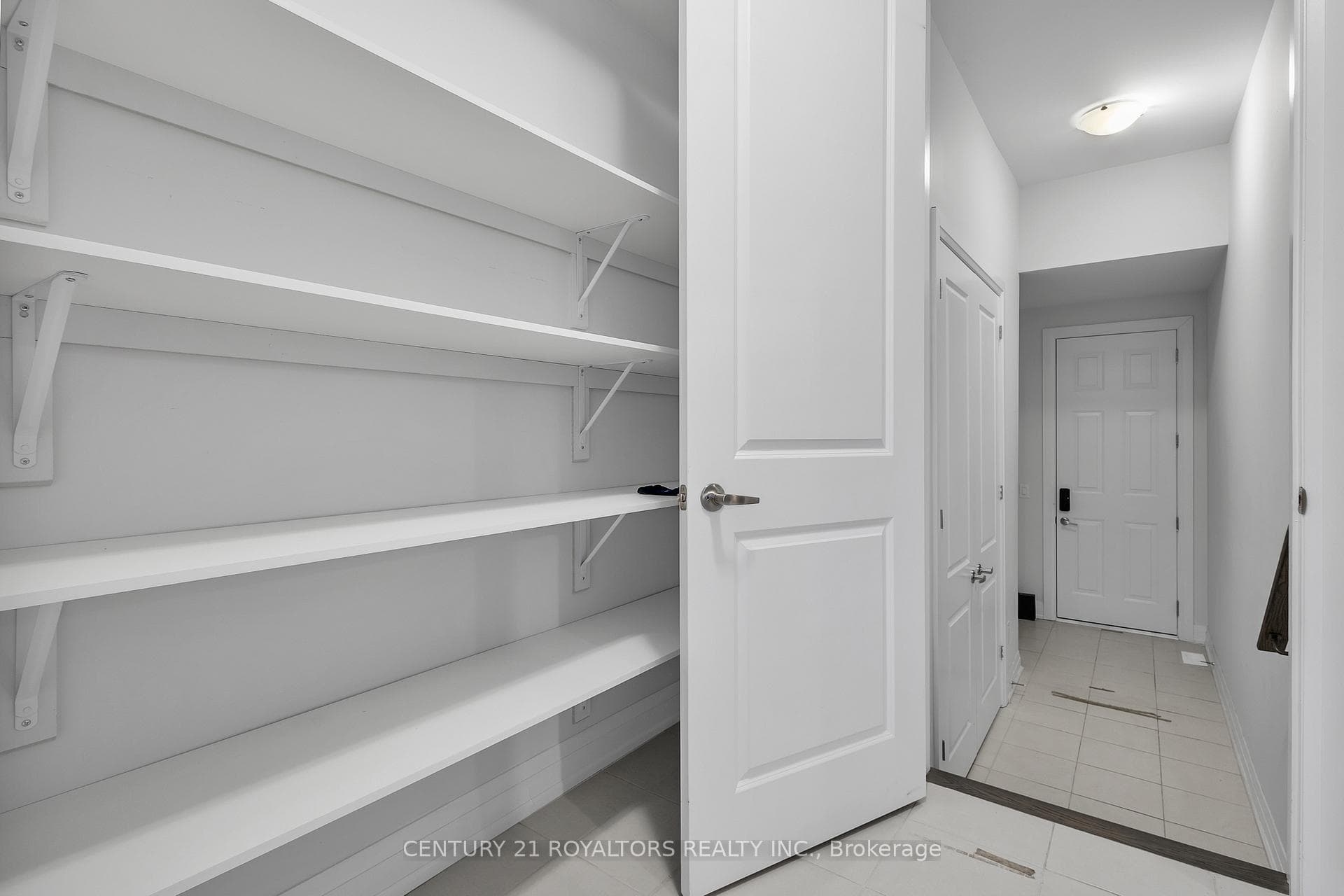 1283 Upper Thames Drive photo 14