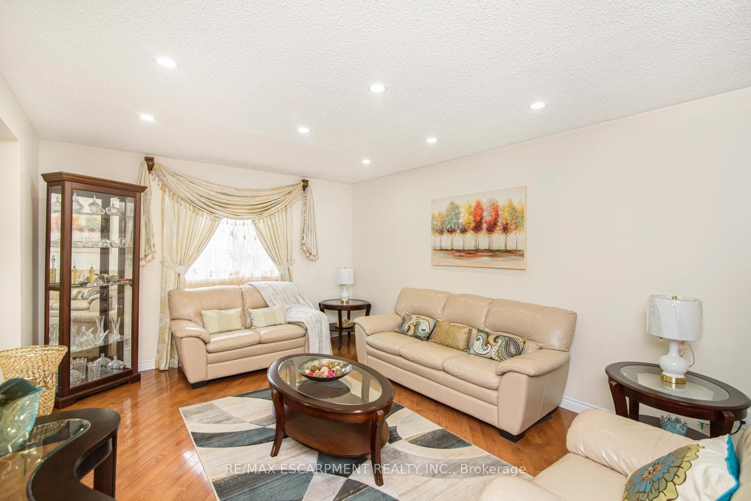 318 Crerar Drive photo 6