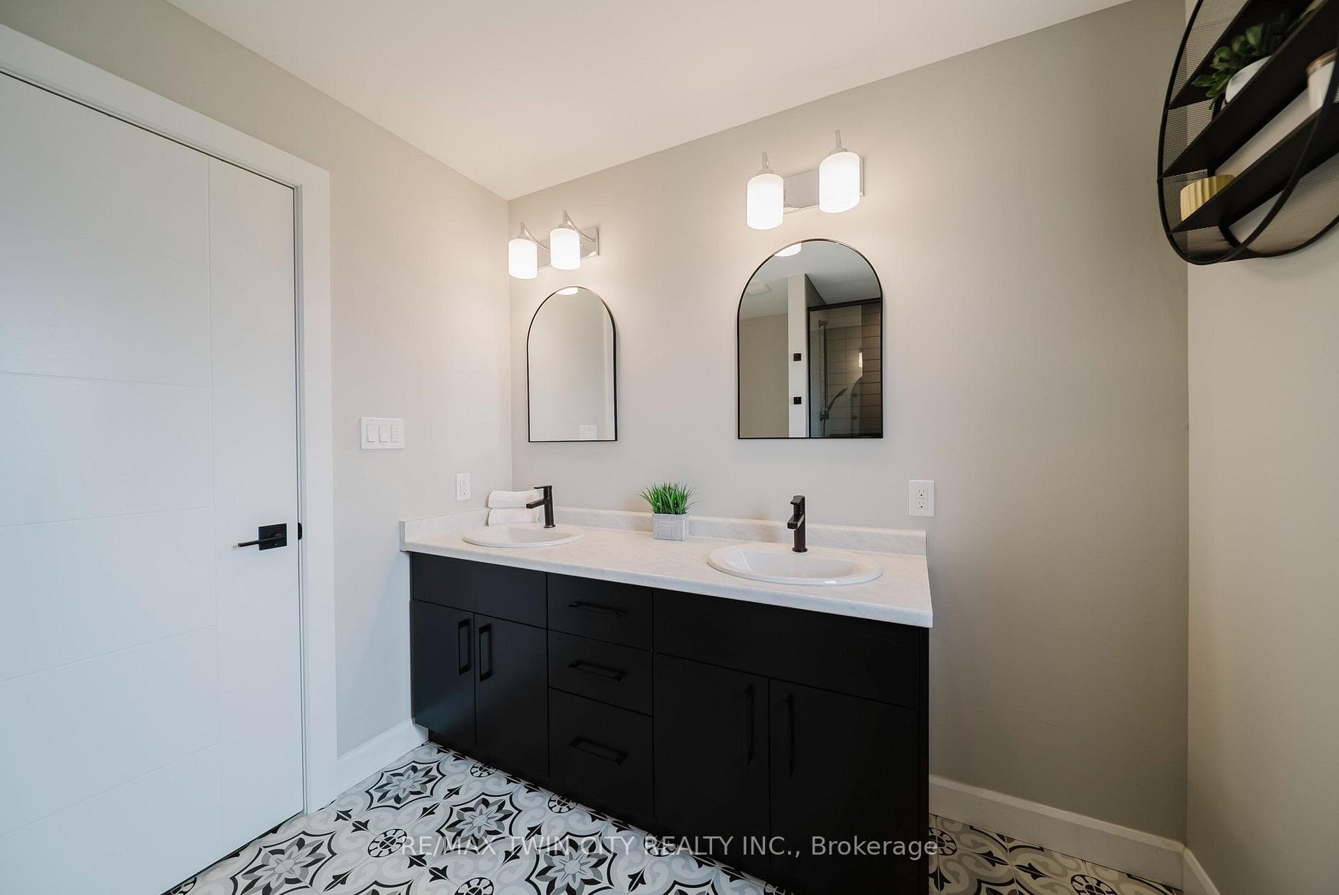 95 Fred Krug Avenue photo 32