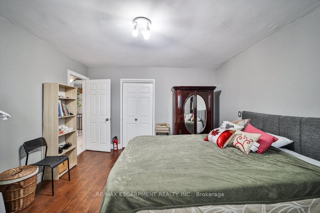 2132 CARTIER Crescent photo 12