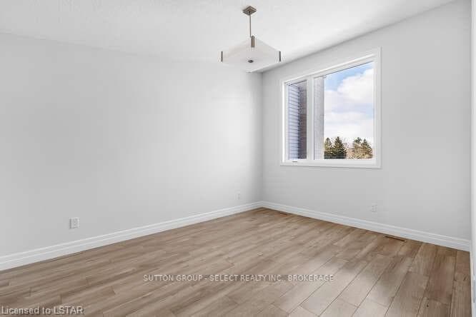 261 PITTOCK PARK Road Unit 8 photo 26