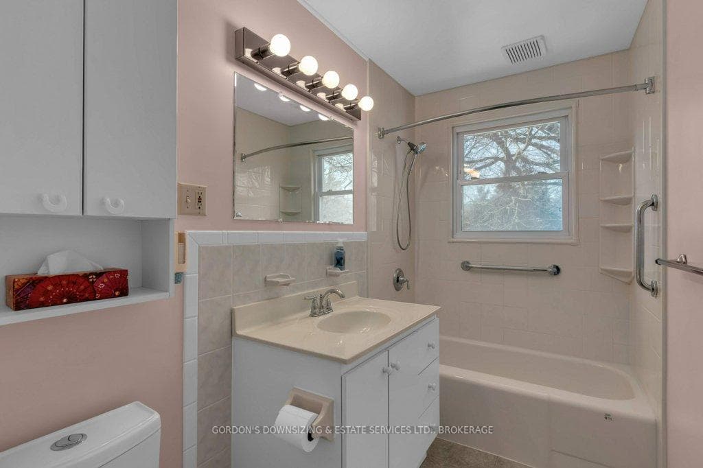 90 Hillendale Avenue photo 12