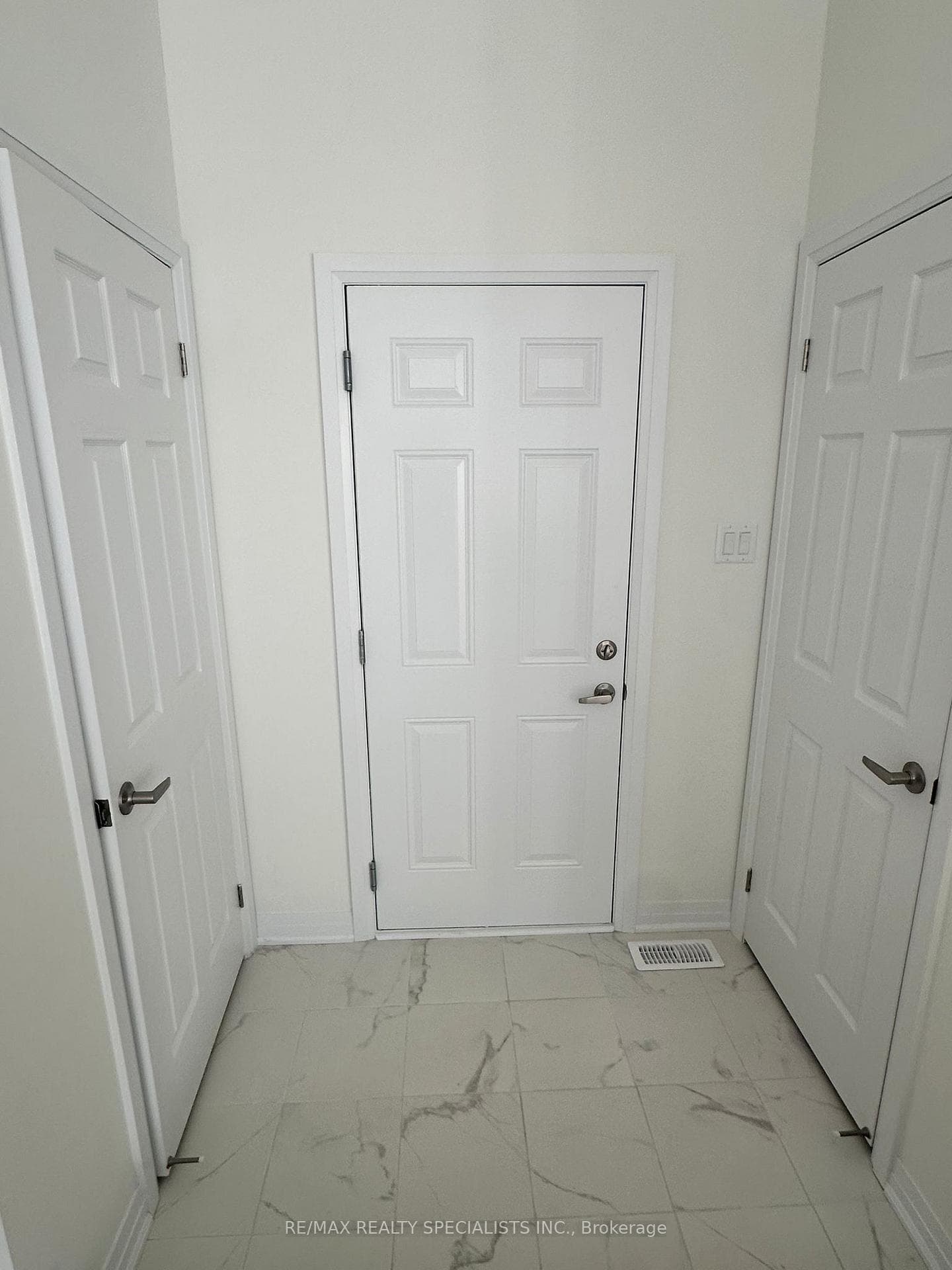 123 Master Street photo 8