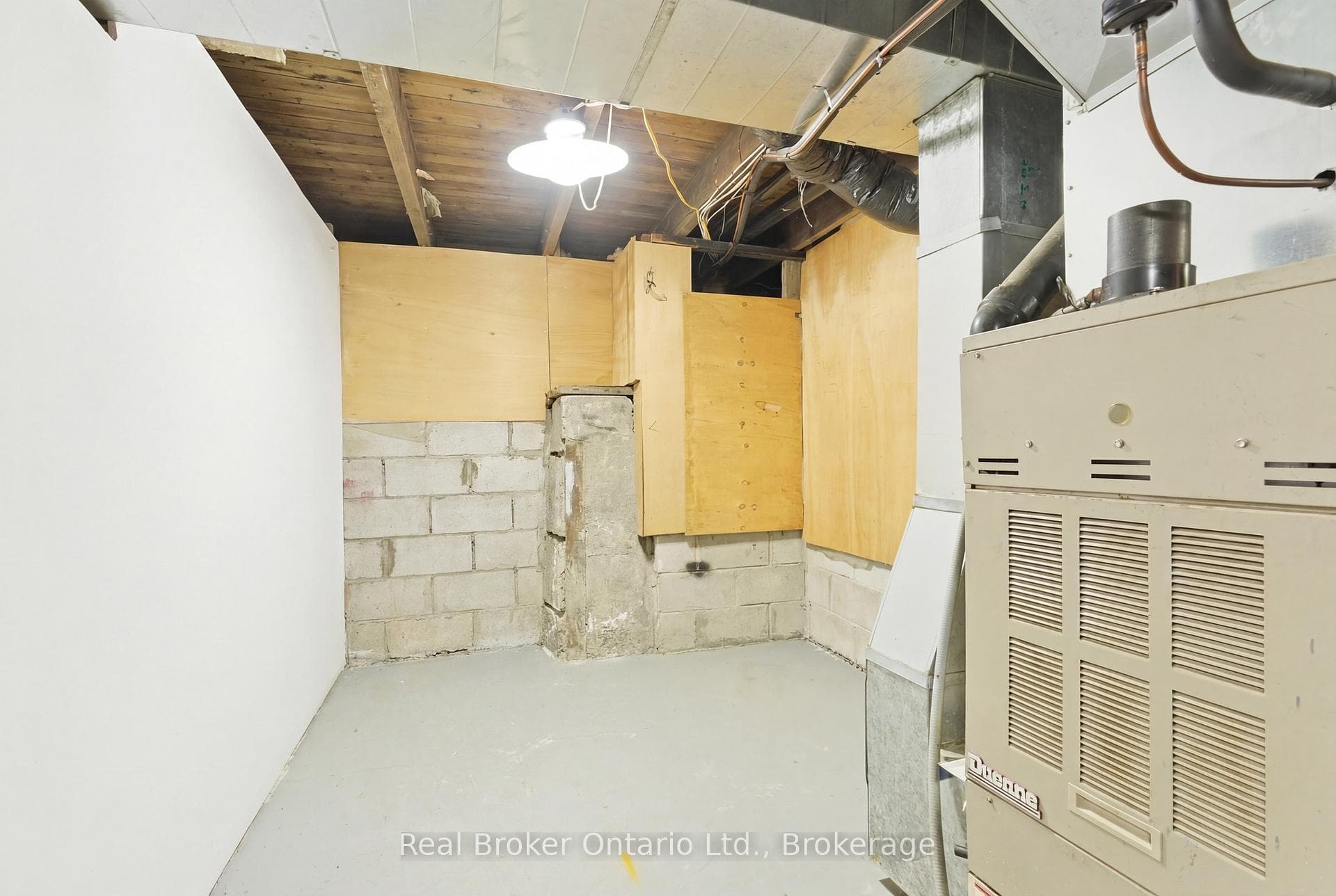 154 Niagara Falls Road photo 34