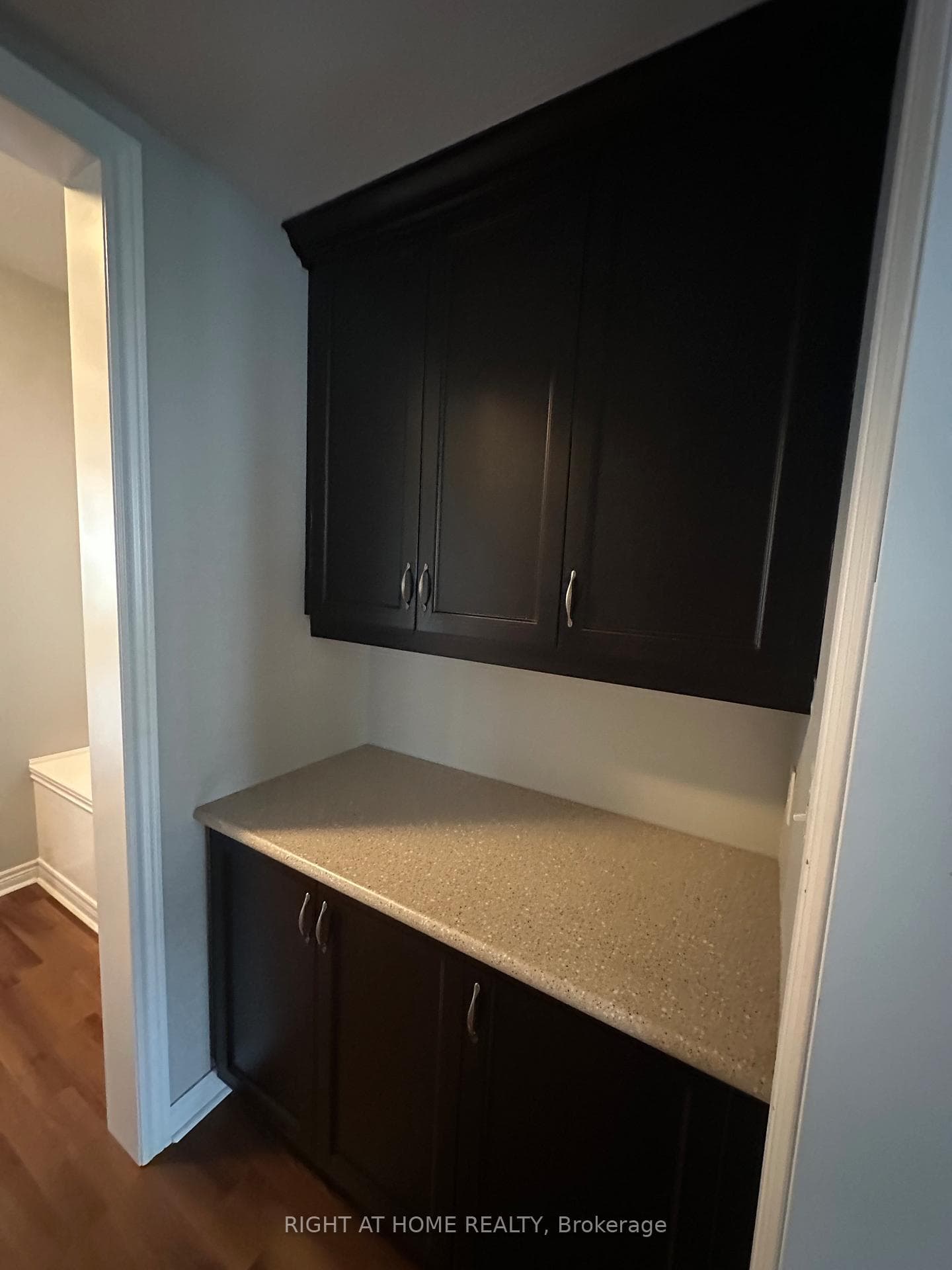 12 AMES Crescent photo 9