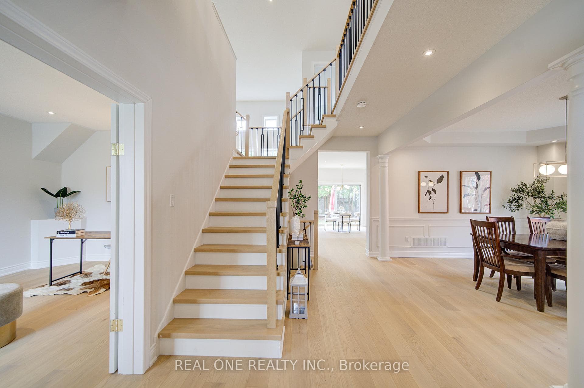 44 MEADOWLANDS Boulevard photo 29