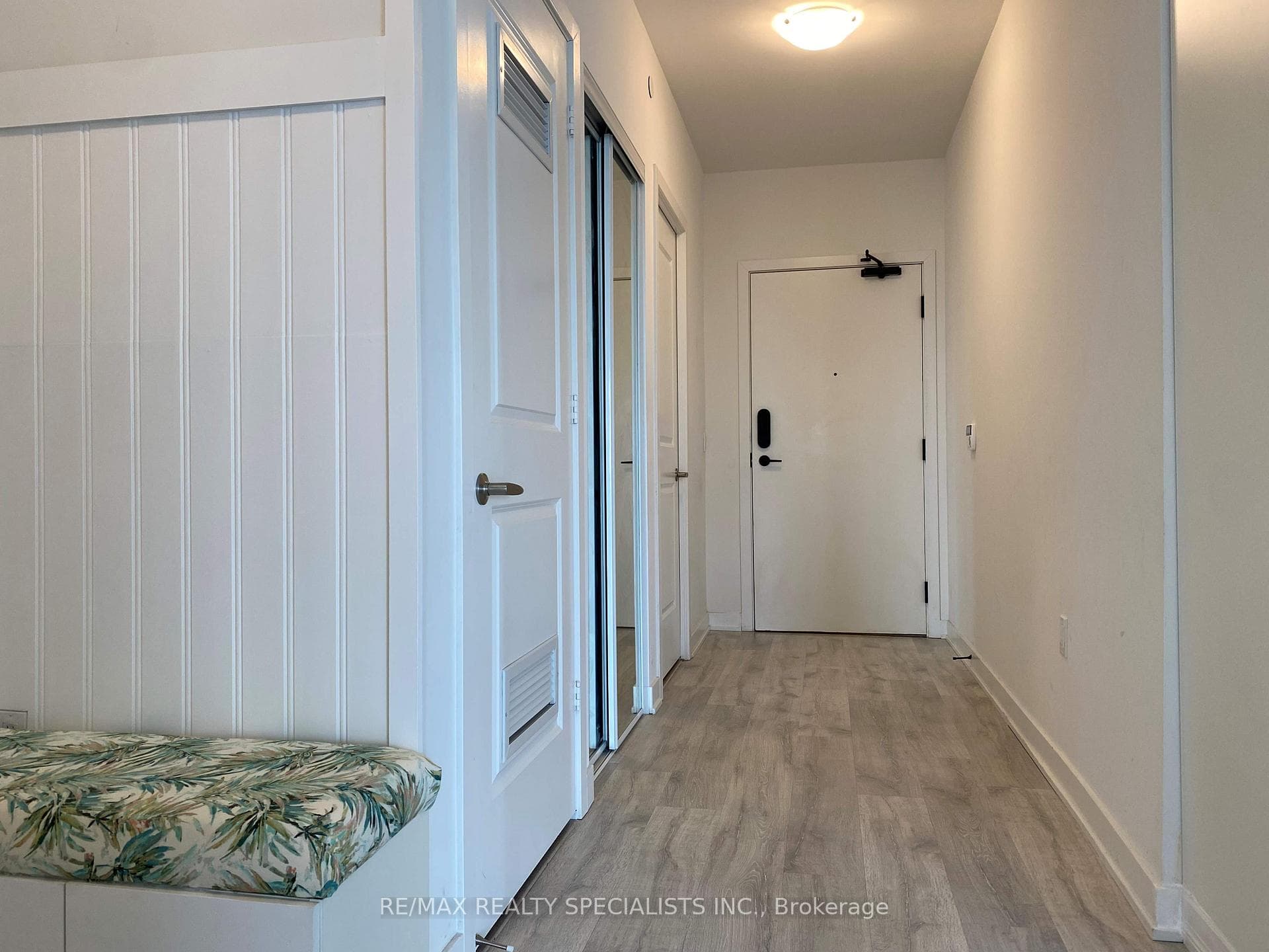 4675 METCALFE Avenue Unit 1404 photo 5