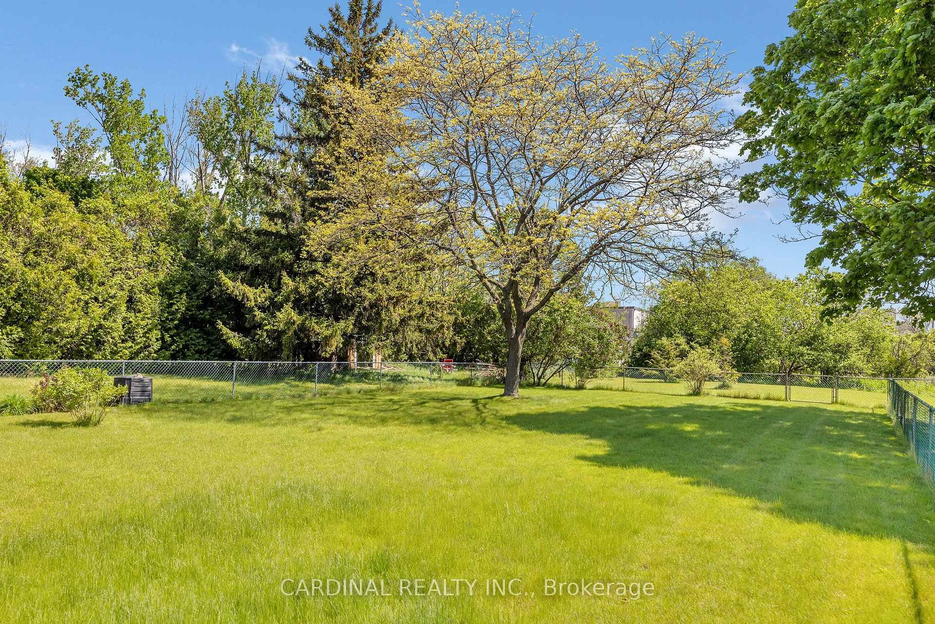 572 Sinclair Street photo 12