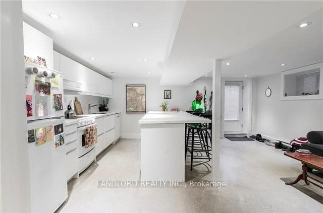 2251 Dundas Street Unit Lower photo 15