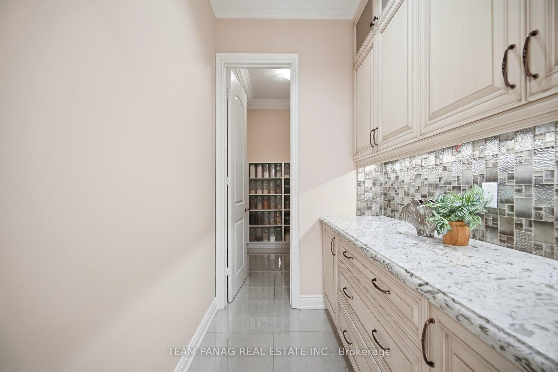 19 Falkland Road photo 11