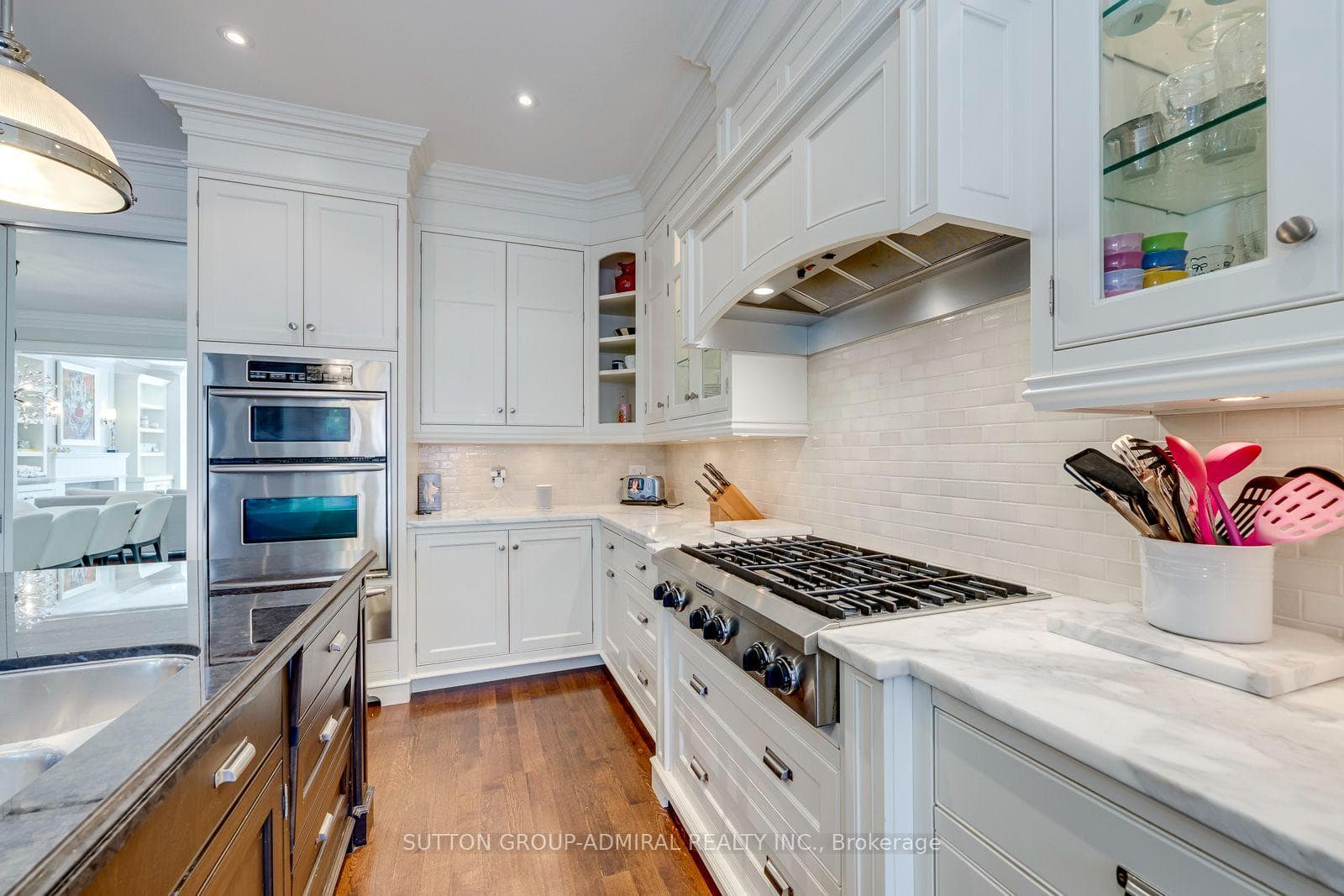 220 Joicey Boulevard photo 19