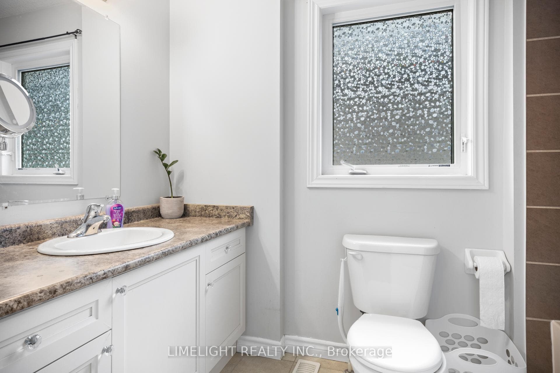 676 Guiness Way photo 22
