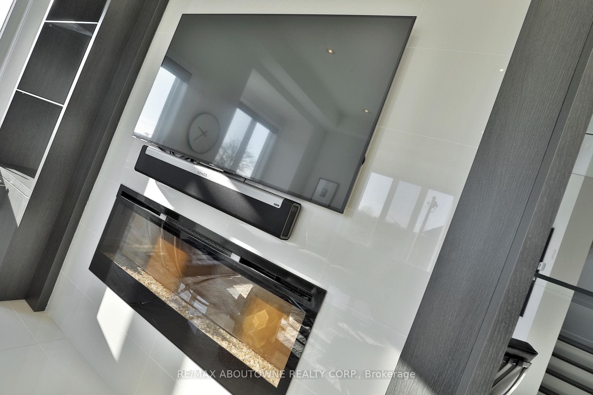 220 VELLWOOD Common photo 6