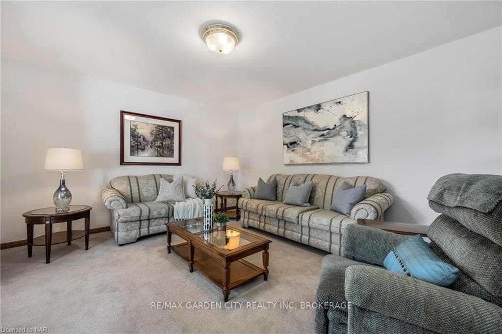 4 HARVEST OAK Drive photo 5