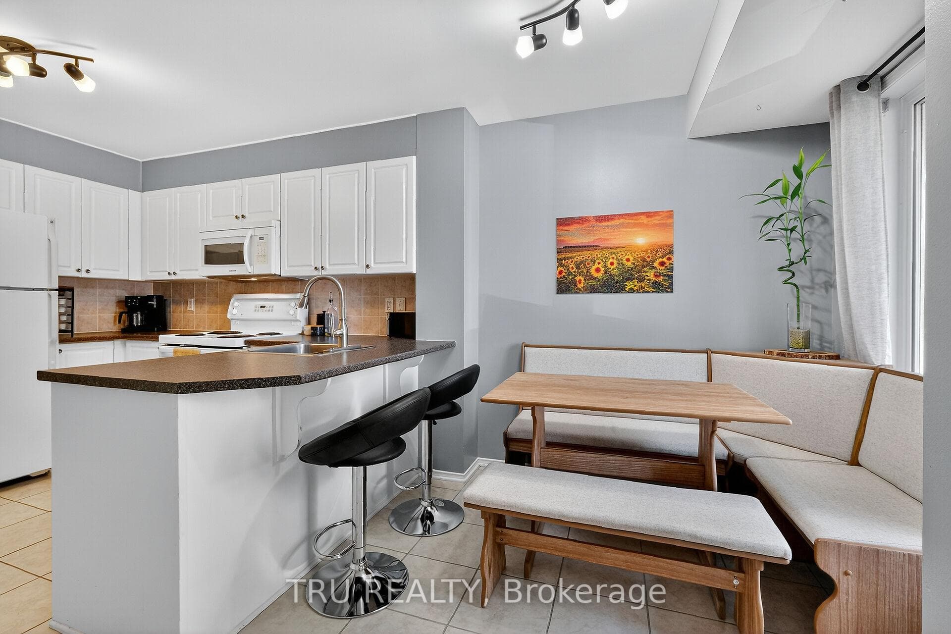 320 CRESTHAVEN Drive photo 6