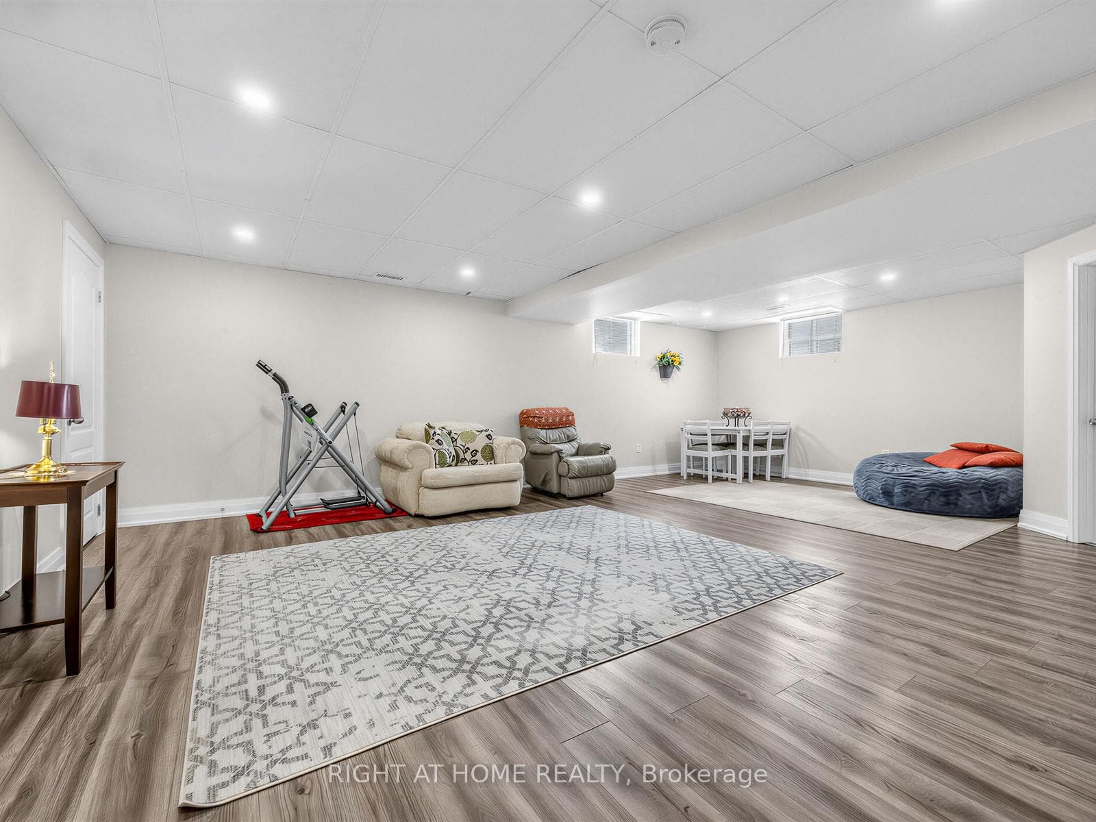 826 Booth Avenue photo 32