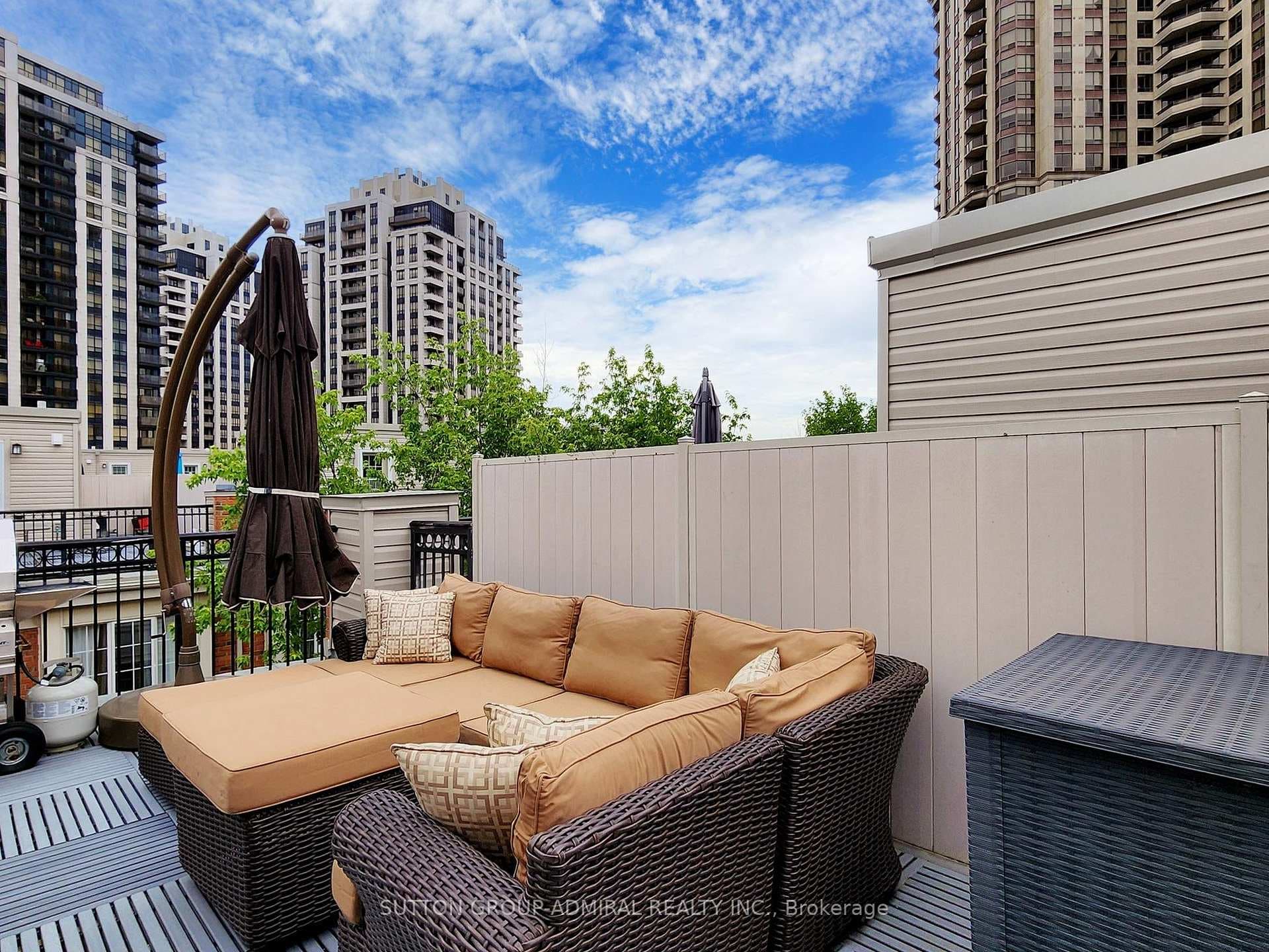 Fabulous Roof Top Deck/Terrace