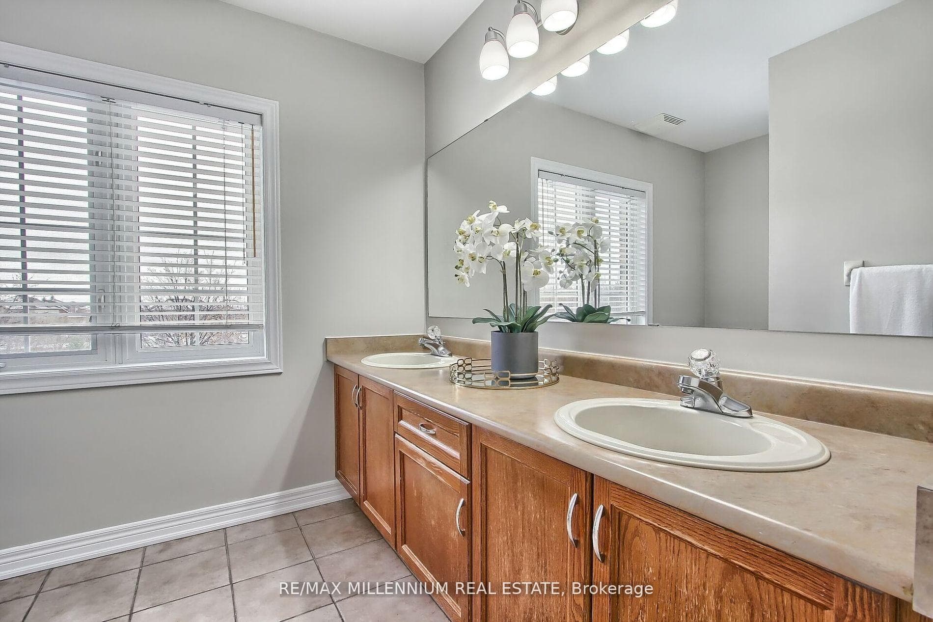 66 Wild Indigo Crescent photo 31